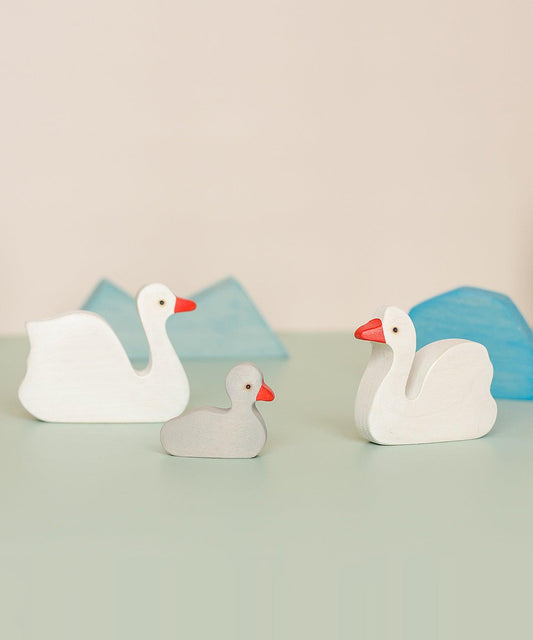 Family of Swans • Set of 3