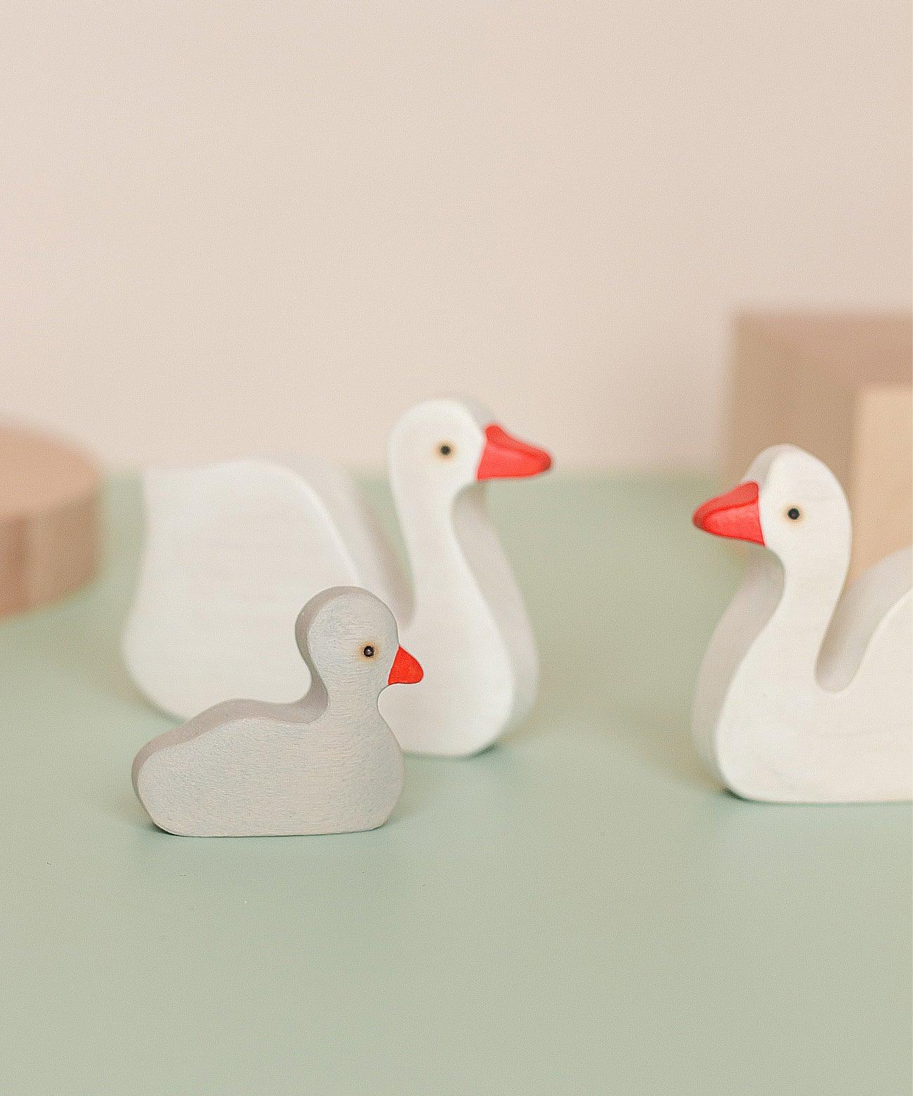 Family of Swans • Set of 3