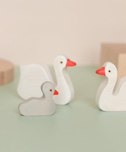 Family of Swans • Set of 3